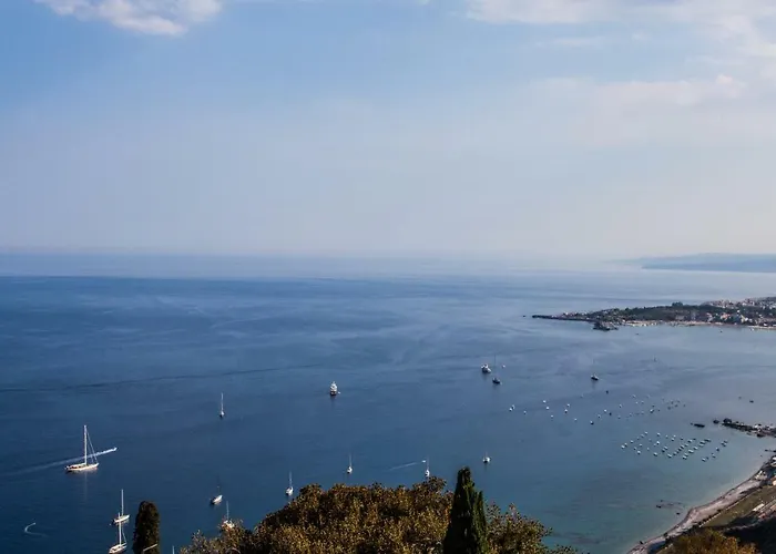 Skyline Appartament 陶尔米纳